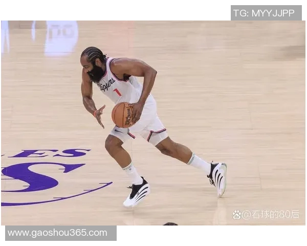 洛杉矶德比悲喜两重天：湖人詹姆斯戴维斯62分狂欢，快船五连败哈登空砍创纪录